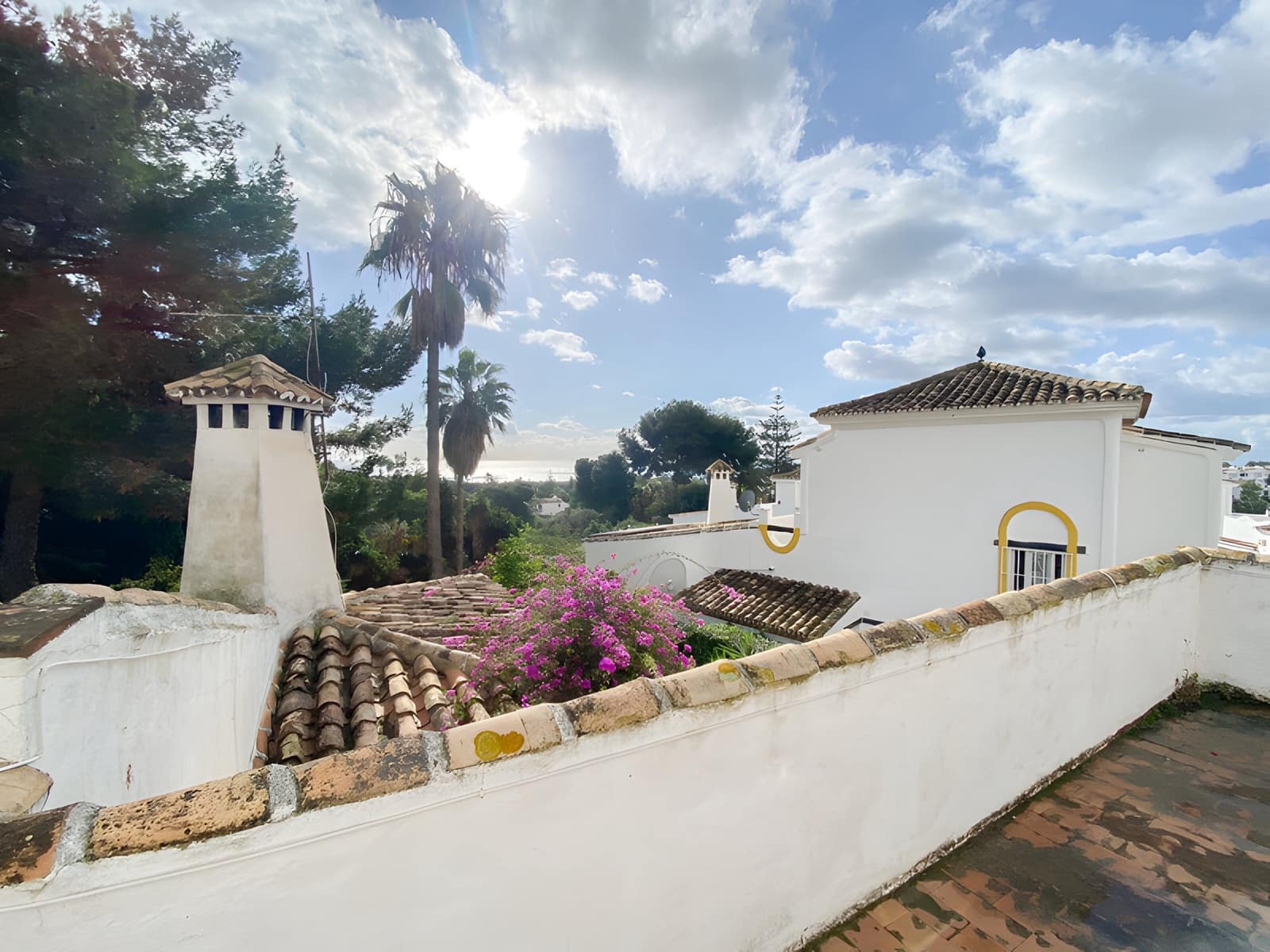 3 bedroom Villa for sale in Calahonda with pool garage - € 690,000 (Ref: 9026418)