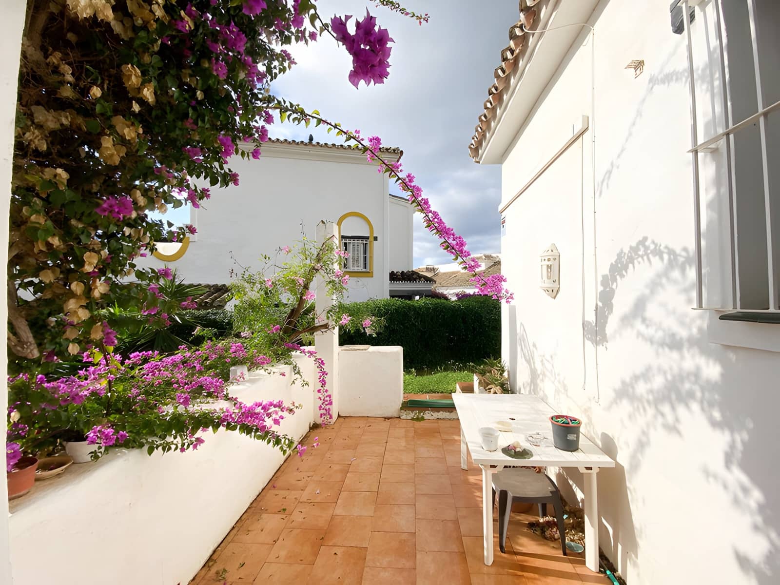 3 bedroom Villa for sale in Calahonda with pool garage - € 690,000 (Ref: 9026418)
