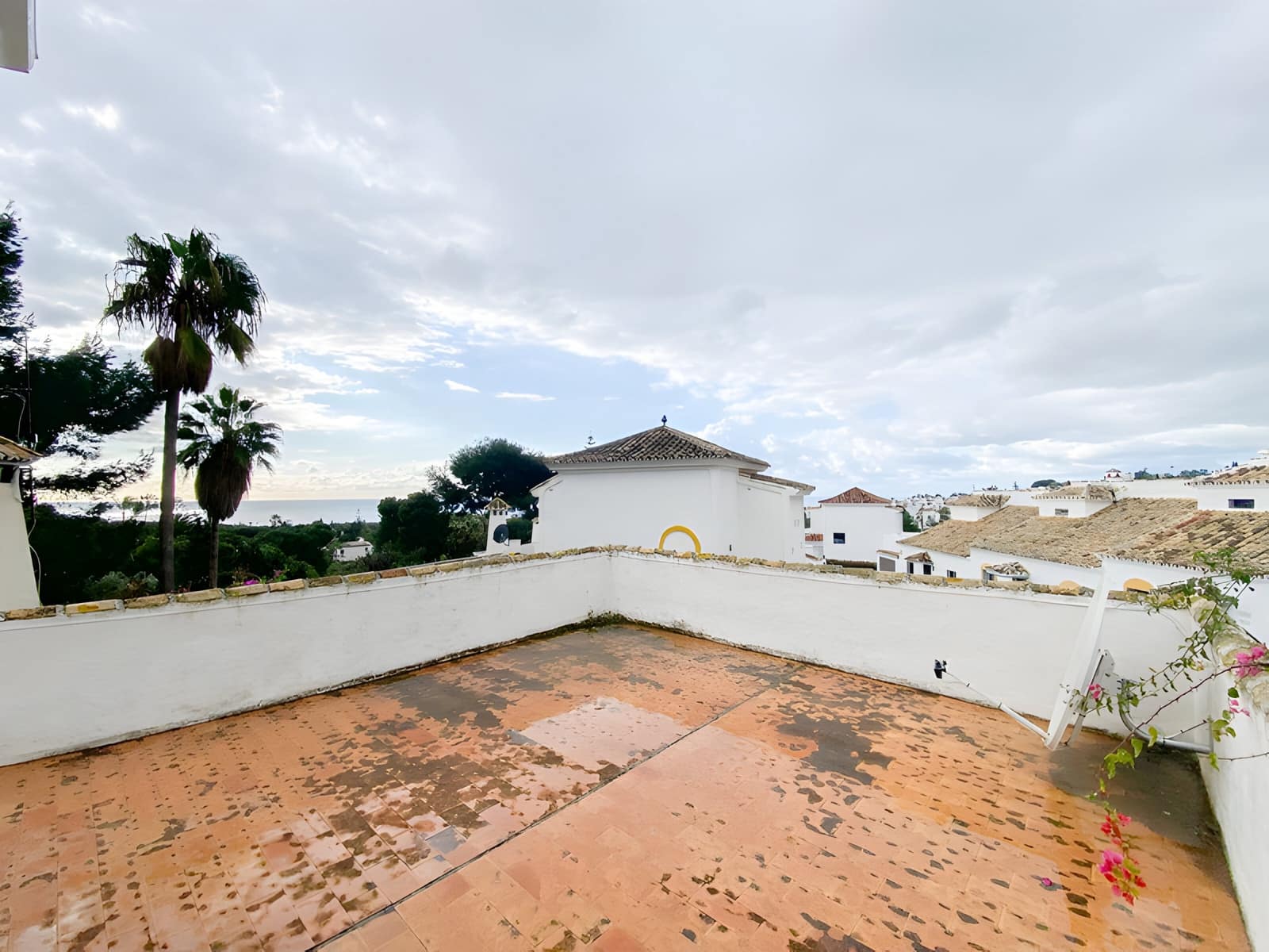 3 bedroom Villa for sale in Calahonda with pool garage - € 690,000 (Ref: 9026418)