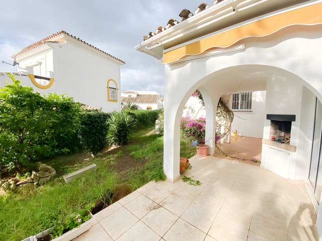 3 bedroom Villa for sale in Calahonda, Mijas with pool garage - € 690,000 (Ref: 9026418)