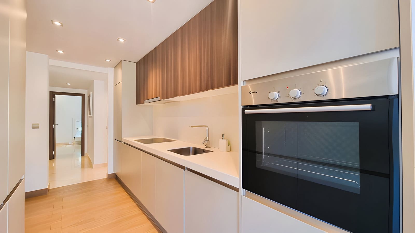 3 bedroom Apartment for sale in San Pedro de Alcantara - € 680,000 (Ref: 9026419)