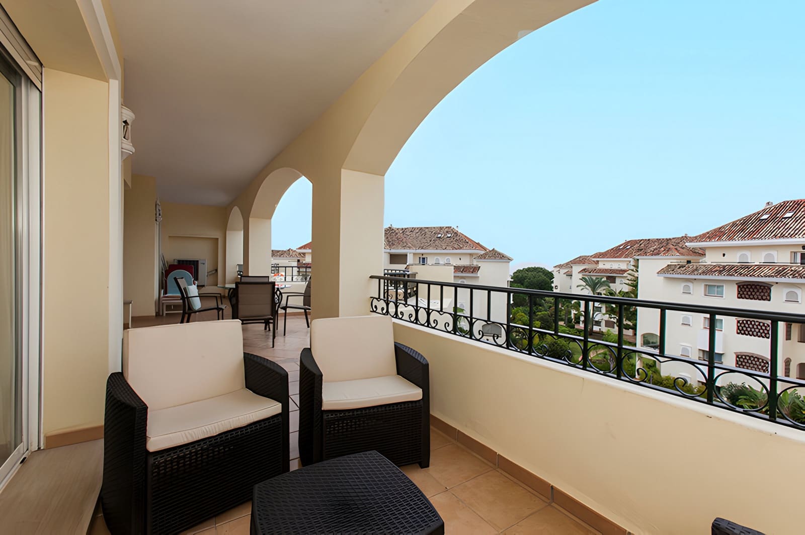 2 bedroom Apartment for sale in Marbella with pool - € 650,000 (Ref: 9026420)