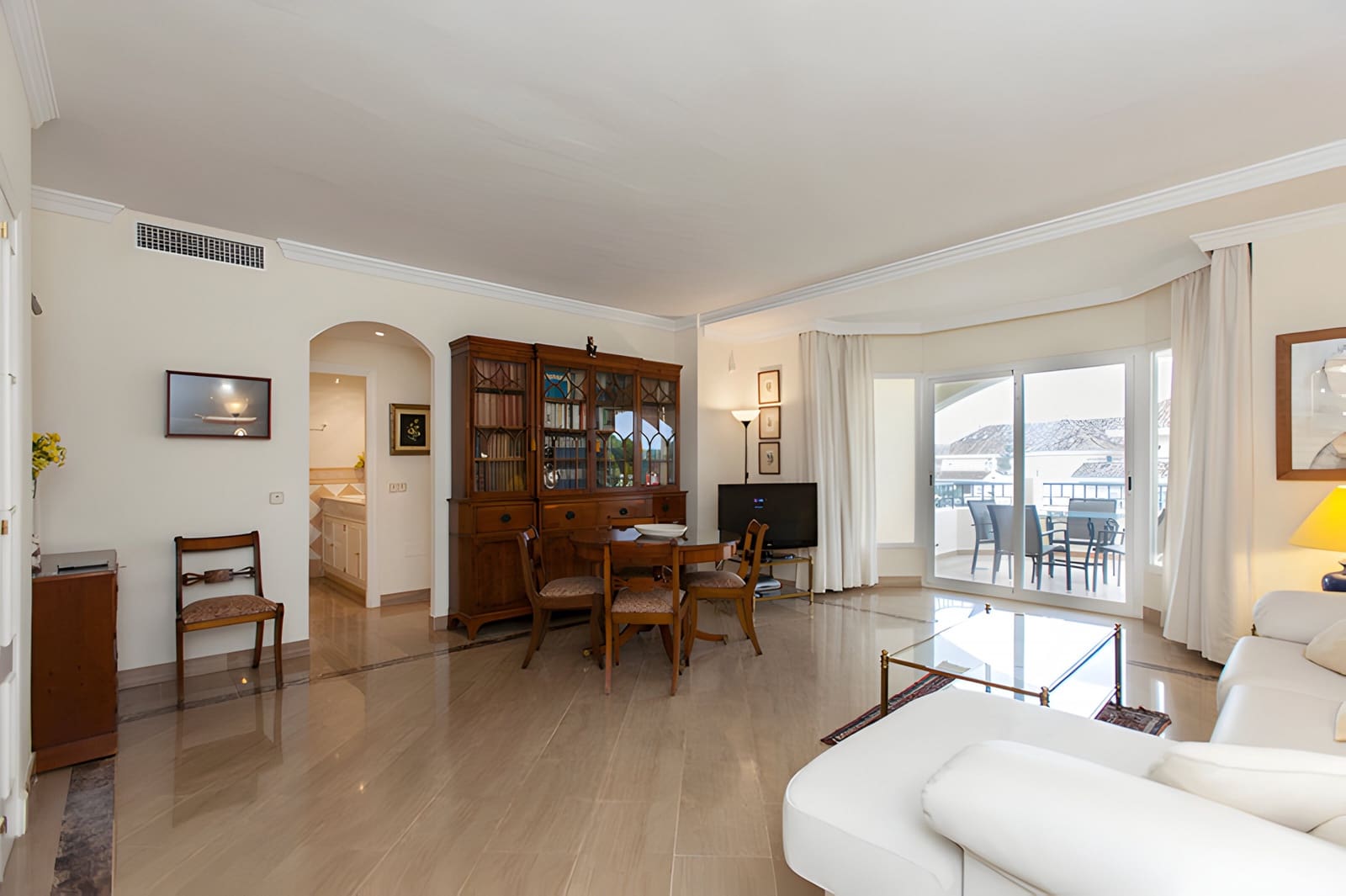 2 bedroom Apartment for sale in Marbella with pool - € 650,000 (Ref: 9026420)