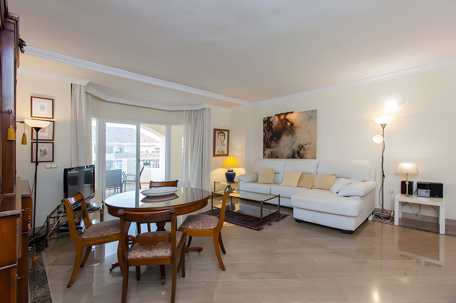 2 bedroom Apartment for sale in Marbella with pool - € 650,000 (Ref: 9026420)