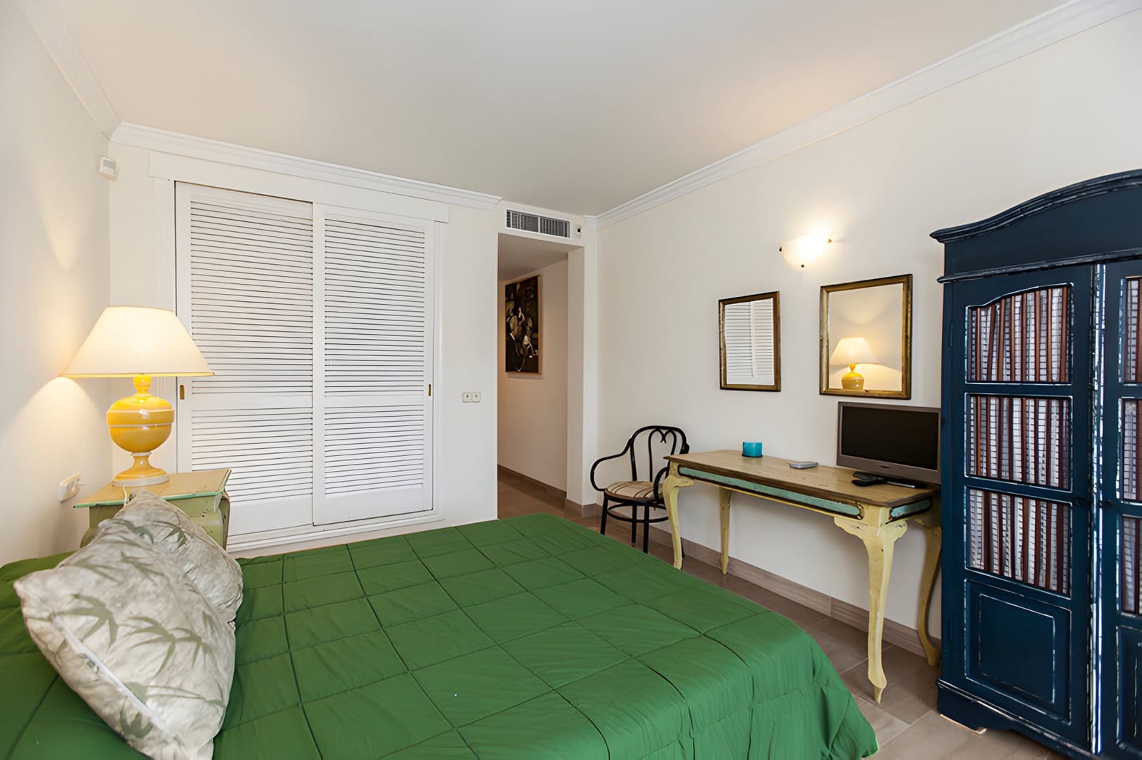 2 bedroom Apartment for sale in Marbella with pool - € 650,000 (Ref: 9026420)