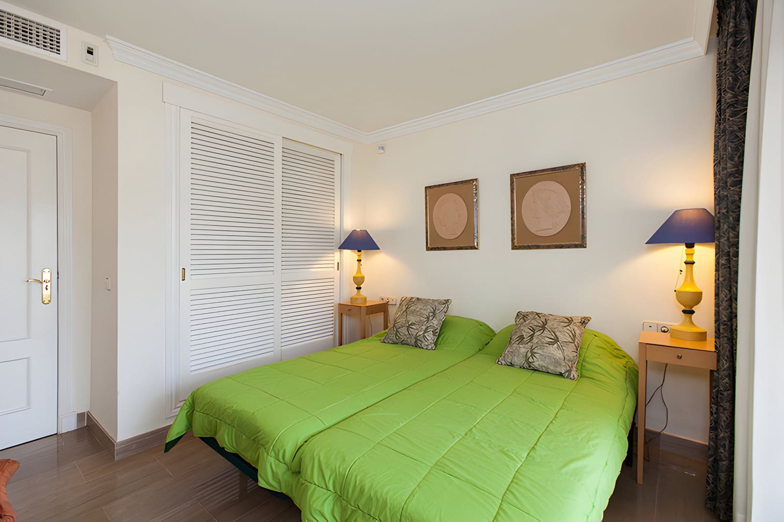 2 bedroom Apartment for sale in Marbella with pool - € 650,000 (Ref: 9026420)