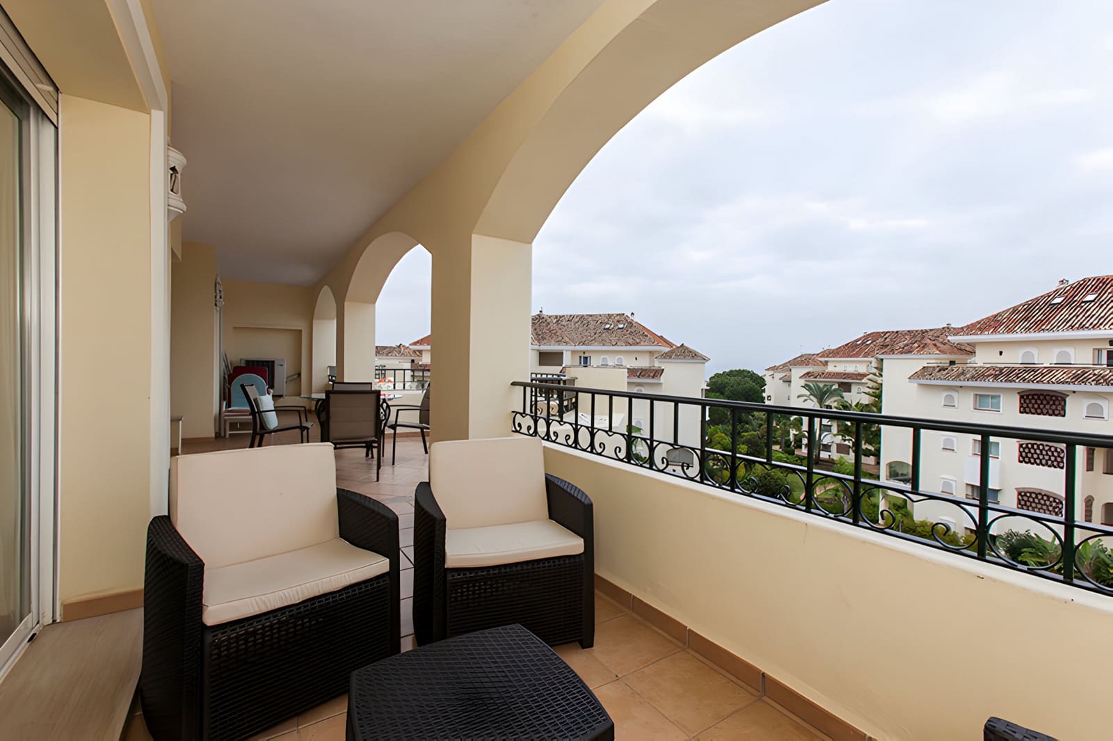 2 bedroom Apartment for sale in Marbella with pool - € 650,000 (Ref: 9026420)