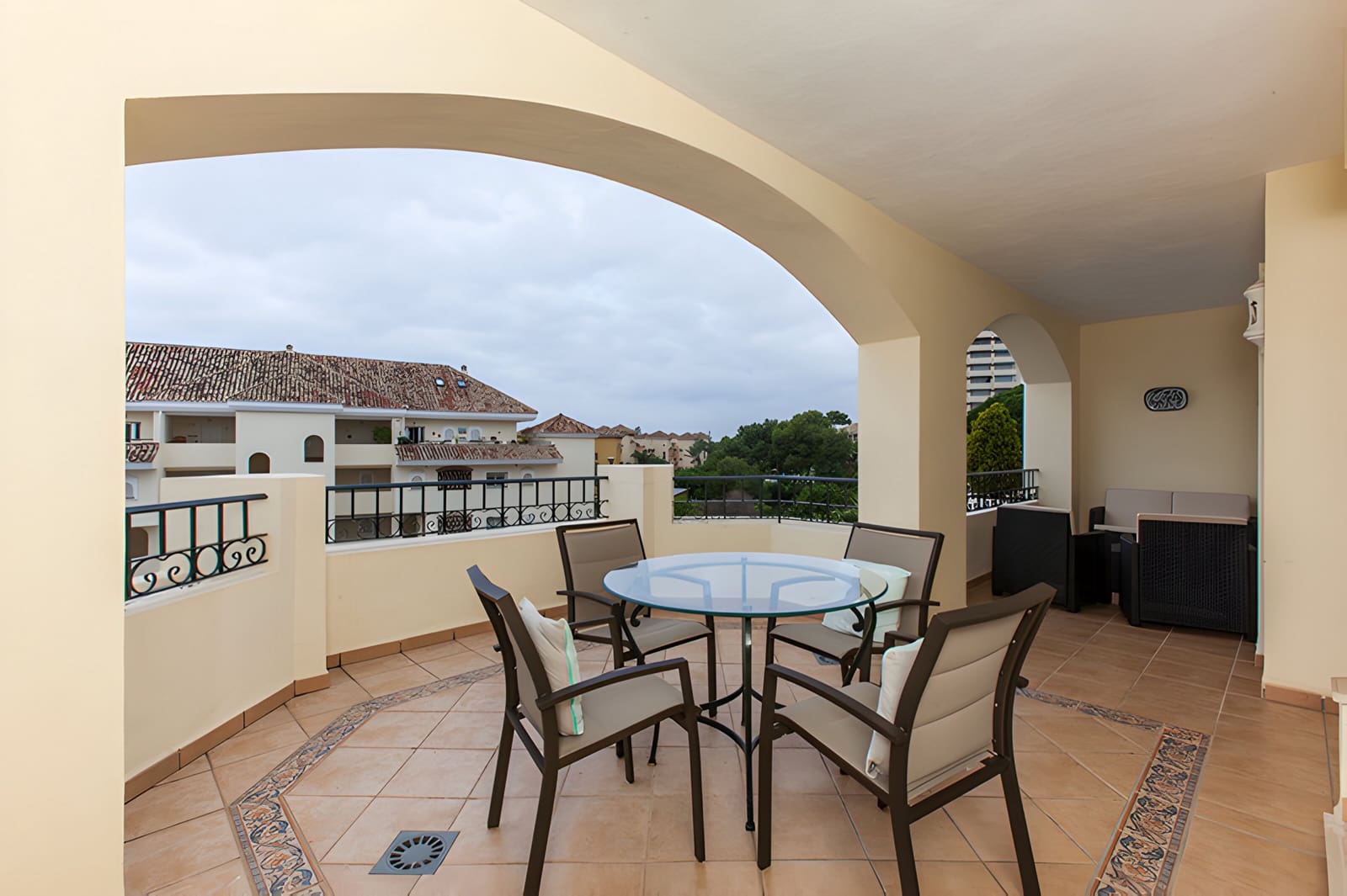 2 bedroom Apartment for sale in Marbella with pool - € 650,000 (Ref: 9026420)