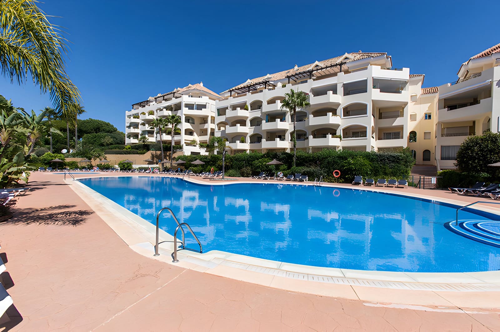 2 bedroom Apartment for sale in Marbella with pool - € 650,000 (Ref: 9026420)