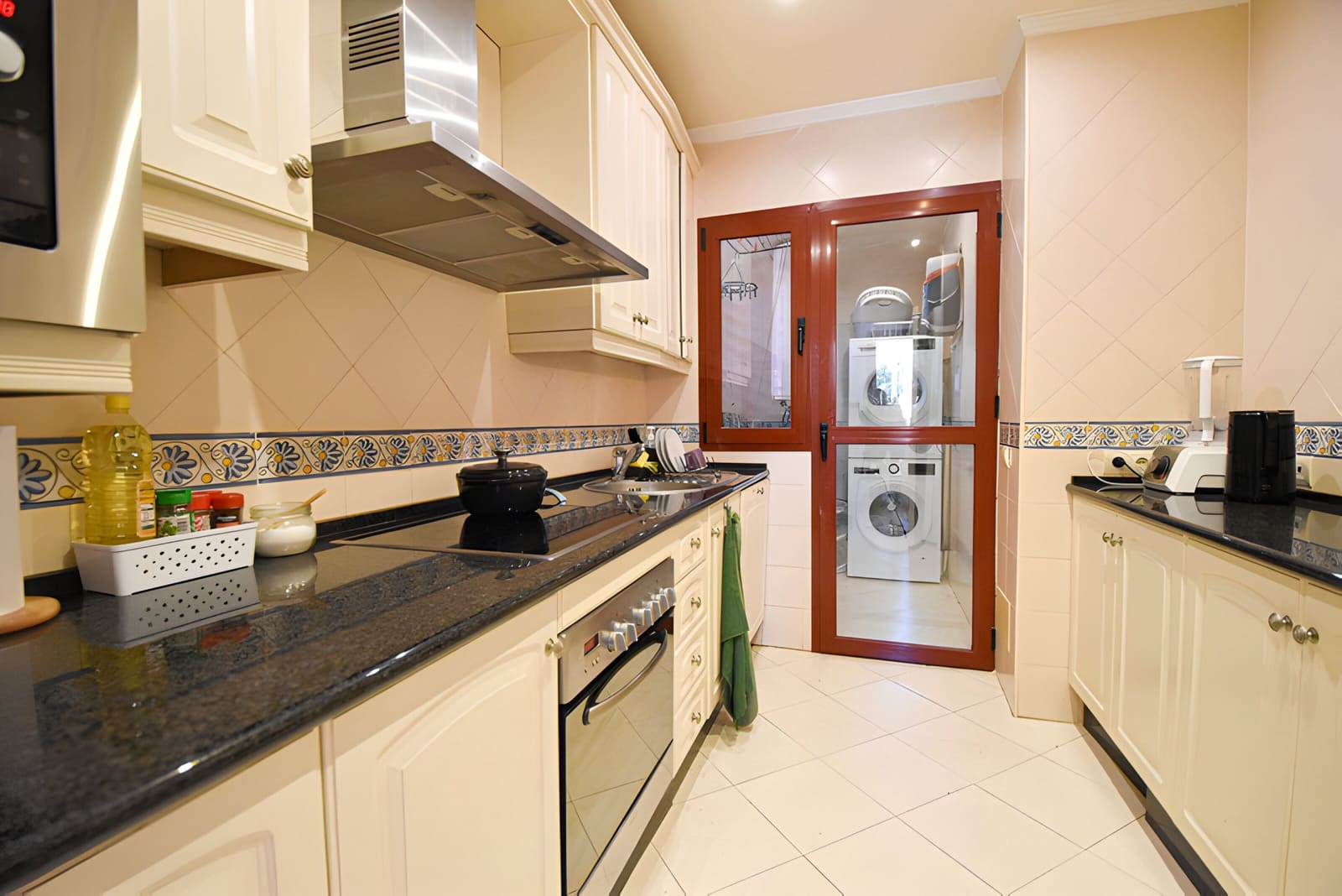 4 slaapkamer Appartement te koop in Marbella met zwembad garage - € 625.000 (Ref: 9026421)