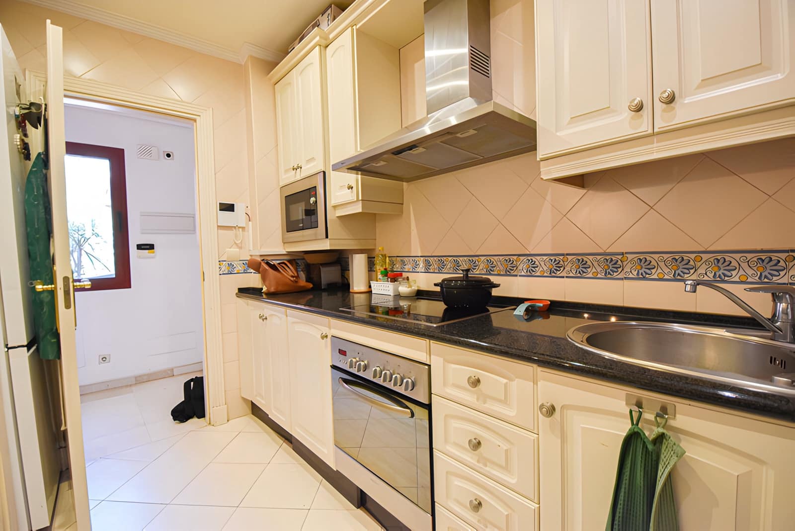 4 slaapkamer Appartement te koop in Marbella met zwembad garage - € 625.000 (Ref: 9026421)