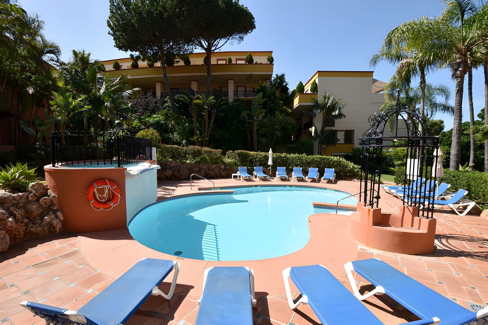 4 slaapkamer Appartement te koop in Marbella met zwembad garage - € 625.000 (Ref: 9026421)