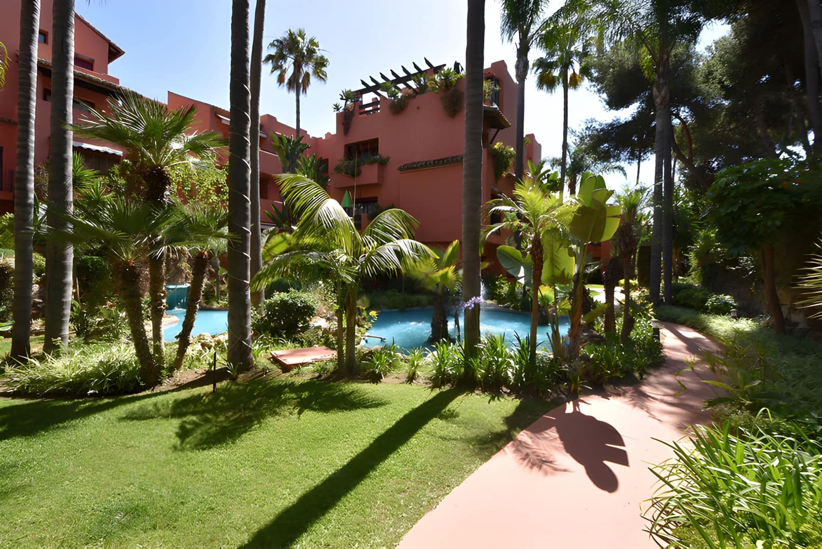 4 slaapkamer Appartement te koop in Marbella met zwembad garage - € 625.000 (Ref: 9026421)