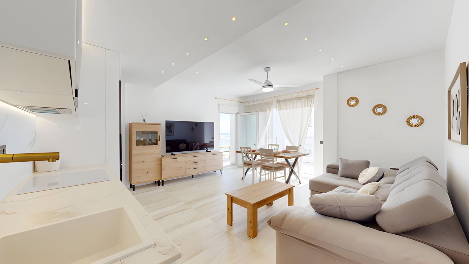 3 bedroom Apartment for sale in Fuengirola with garage - € 570,000 (Ref: 9026422)