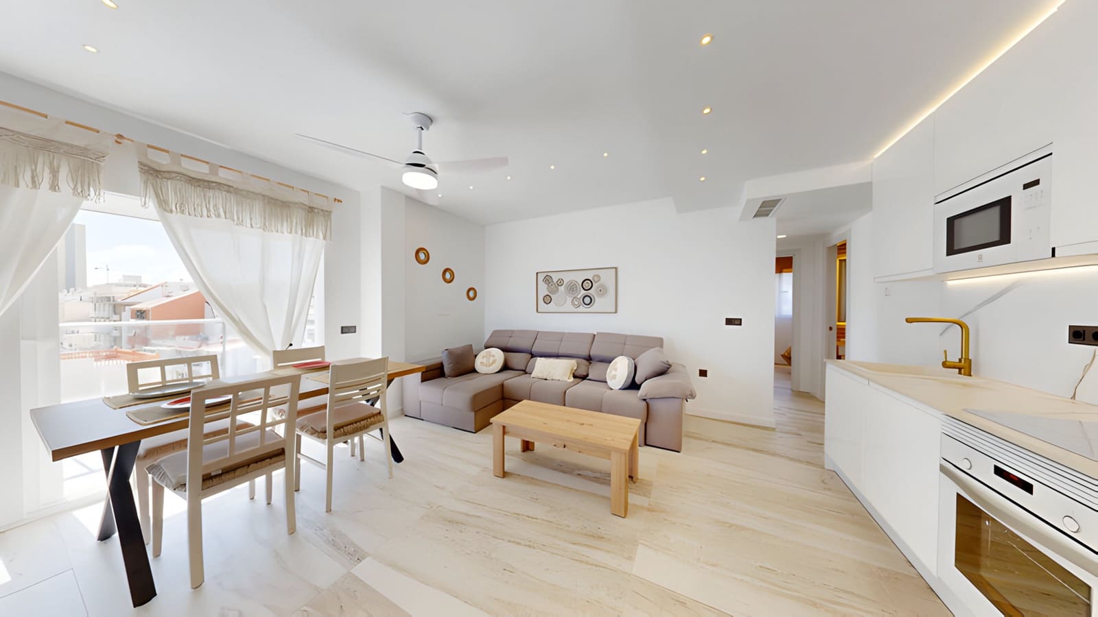 3 bedroom Apartment for sale in Fuengirola with garage - € 570,000 (Ref: 9026422)