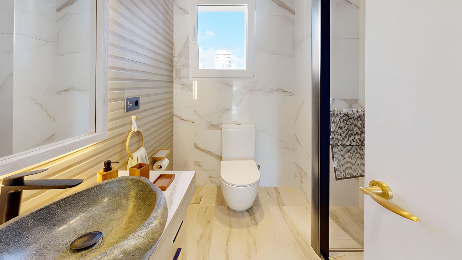 3 bedroom Apartment for sale in Fuengirola with garage - € 570,000 (Ref: 9026422)