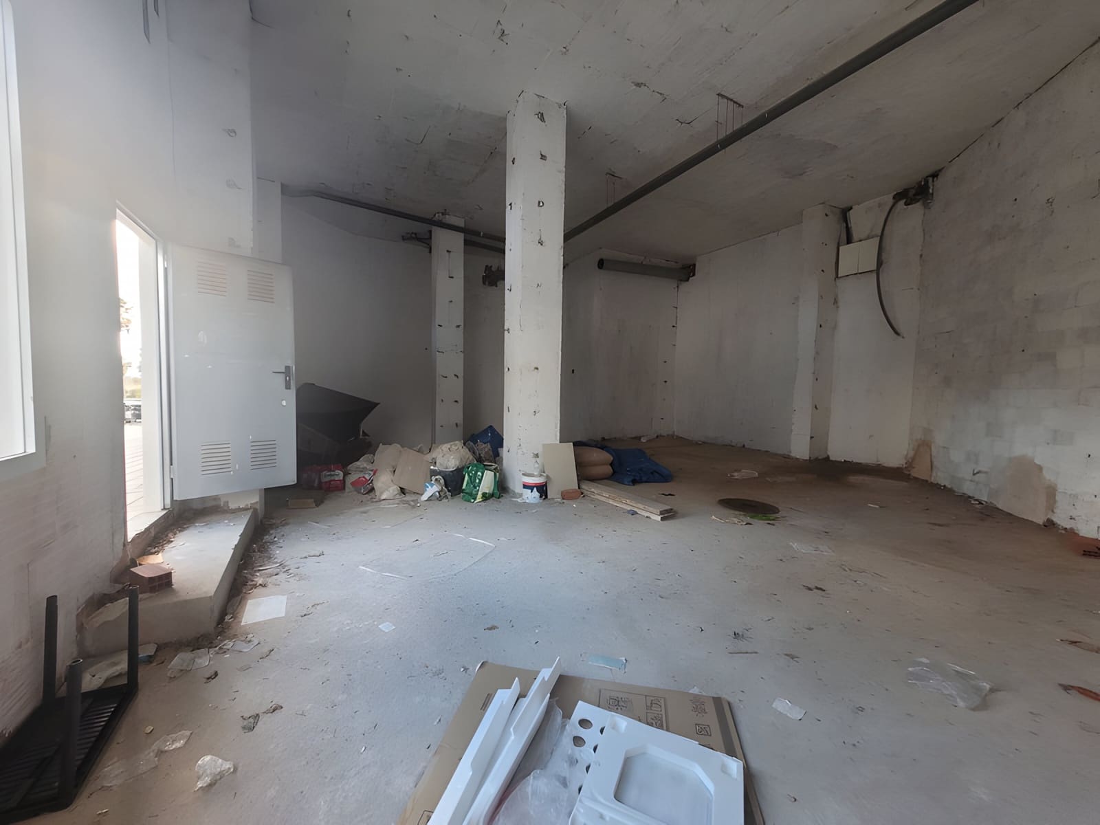 Kommersiell til salgs i Nueva Andalucia - € 315 000 (Ref: 9040321)