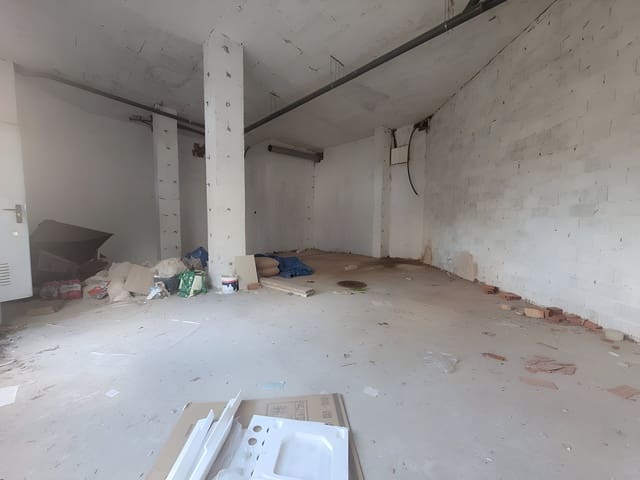 Kommersiell til salgs i Nueva Andalucia, Marbella - € 315 000 (Ref: 9040321)