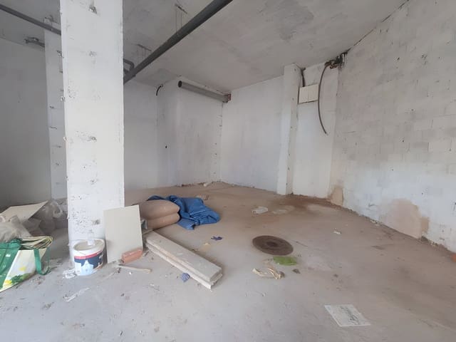 Kommersiell til salgs i Nueva Andalucia, Marbella - € 315 000 (Ref: 9040321)