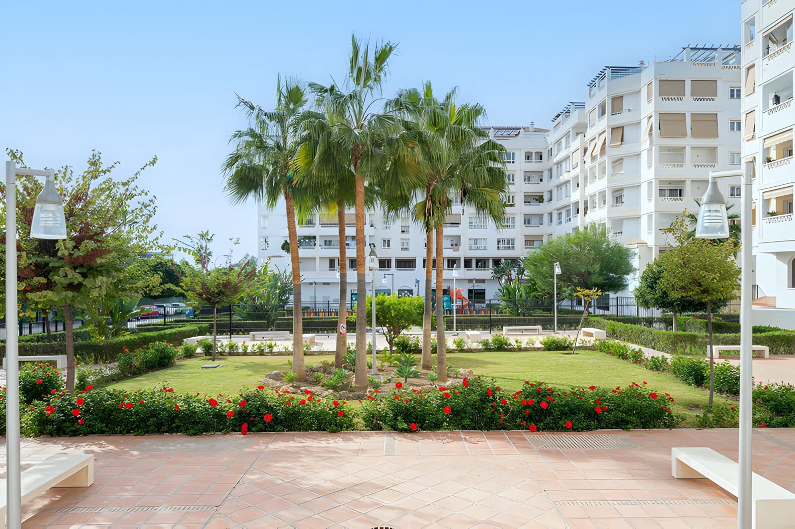 Kommersiell til salgs i Nueva Andalucia - € 315 000 (Ref: 9040321)