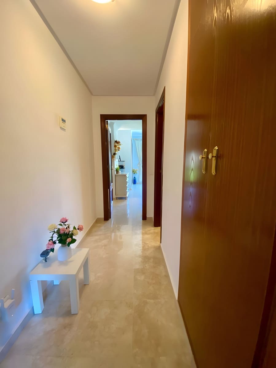 Apartamento de 3 habitaciones en La Duquesa / Puerto de la Duquesa en venta con piscina garaje - 310.000 € (Ref: 9040322)