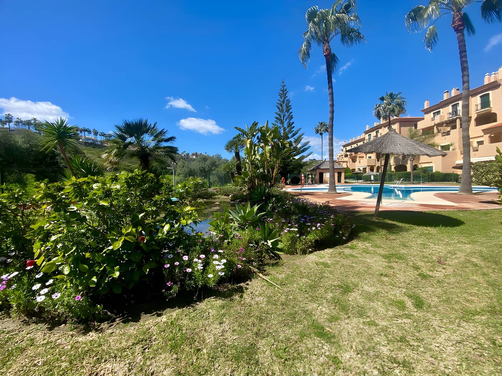 Apartamento de 3 habitaciones en La Duquesa / Puerto de la Duquesa en venta con piscina garaje - 310.000 € (Ref: 9040322)