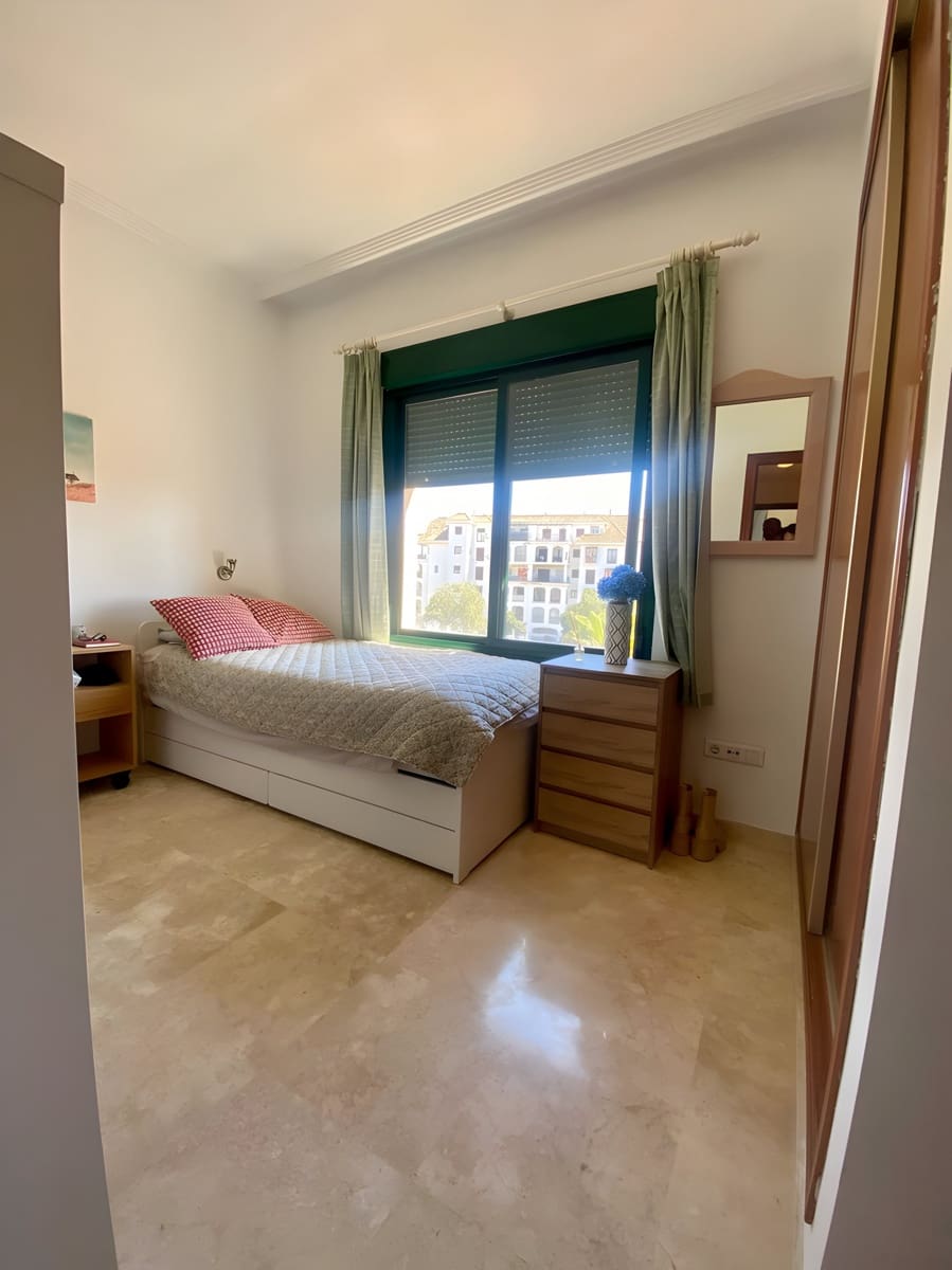 Apartamento de 3 habitaciones en La Duquesa / Puerto de la Duquesa en venta con piscina garaje - 310.000 € (Ref: 9040322)
