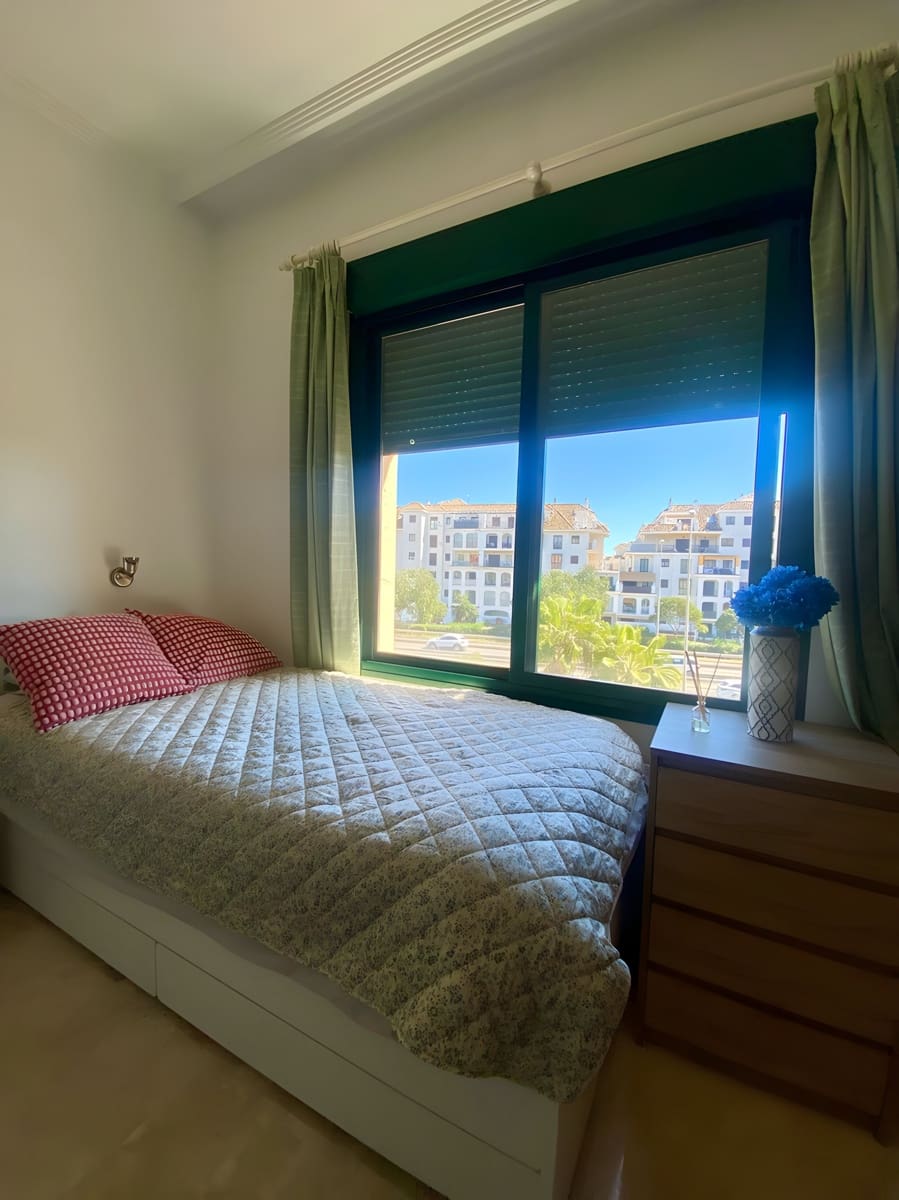 Apartamento de 3 habitaciones en La Duquesa / Puerto de la Duquesa en venta con piscina garaje - 310.000 € (Ref: 9040322)