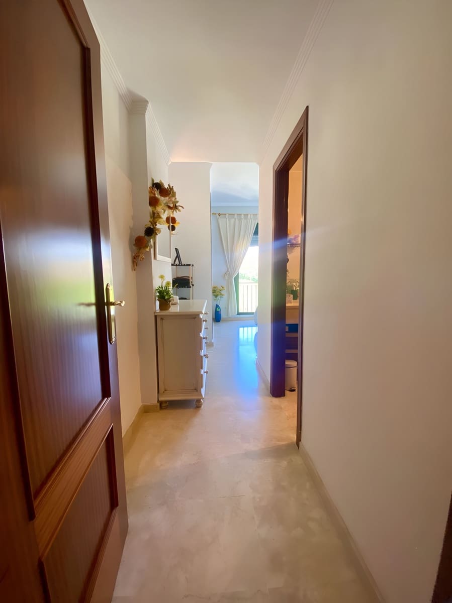 Apartamento de 3 habitaciones en La Duquesa / Puerto de la Duquesa en venta con piscina garaje - 310.000 € (Ref: 9040322)