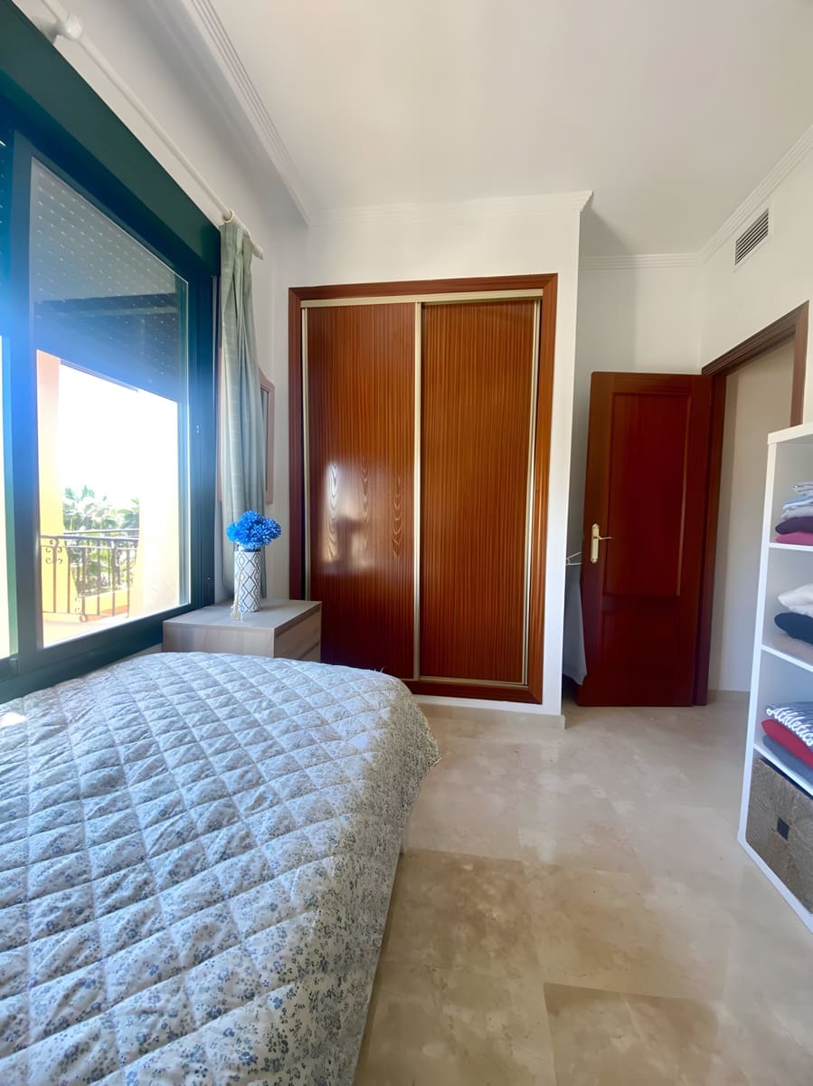 Apartamento de 3 habitaciones en La Duquesa / Puerto de la Duquesa en venta con piscina garaje - 310.000 € (Ref: 9040322)