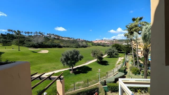 Apartamento de 3 habitaciones en La Duquesa / Puerto de la Duquesa, Manilva en venta con piscina garaje - 310.000 € (Ref: 9040322)