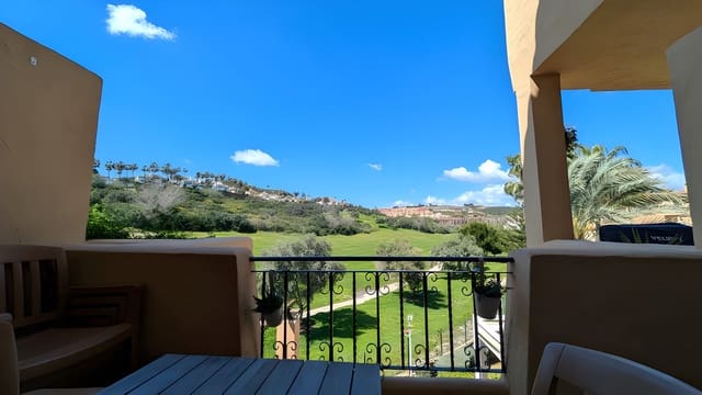 Apartamento de 3 habitaciones en La Duquesa / Puerto de la Duquesa, Manilva en venta con piscina garaje - 310.000 € (Ref: 9040322)