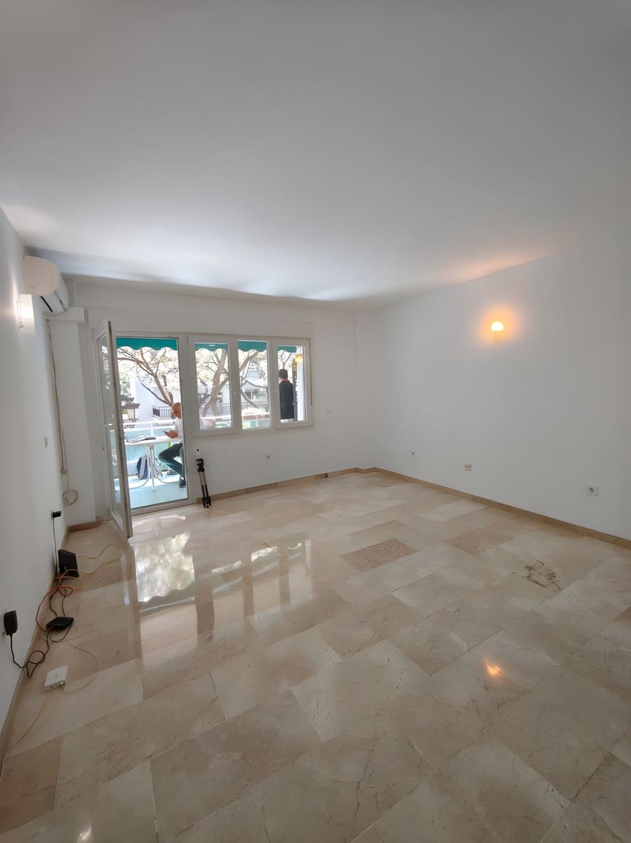 1 bedroom Apartment for sale in Marbella with pool - € 302,500 (Ref: 9040323)