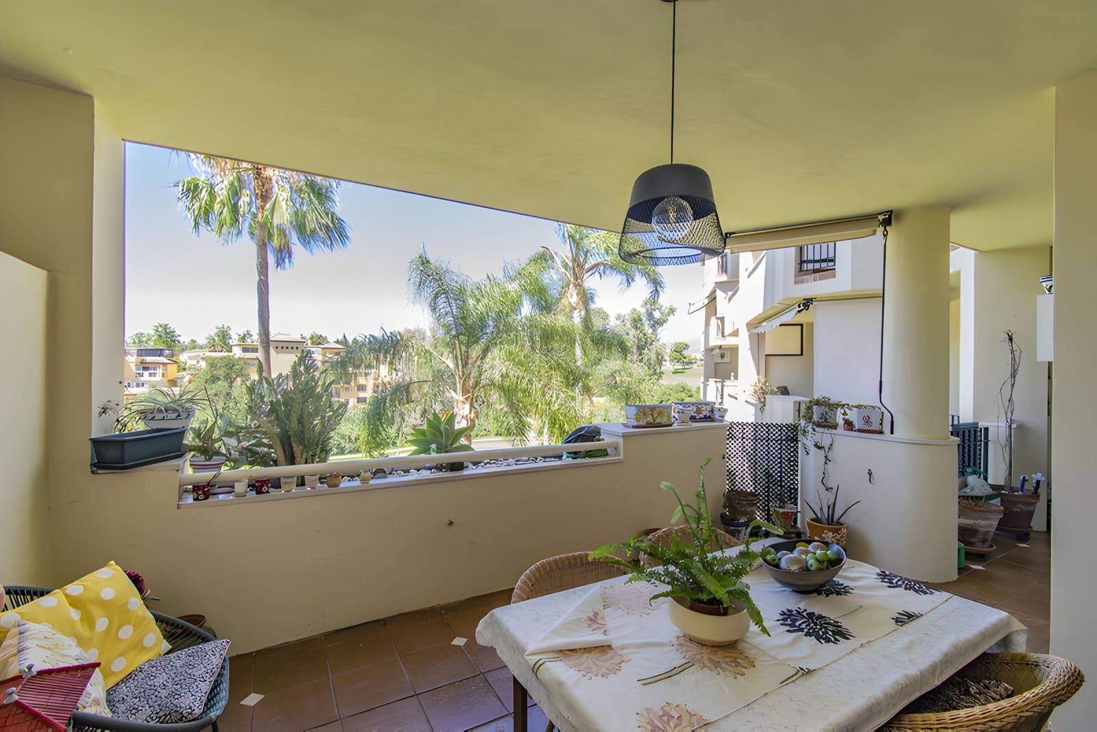 2 soverom Leilighet til salgs i Guadalmina med svømmebasseng garasje - € 435 000 (Ref: 9048579)