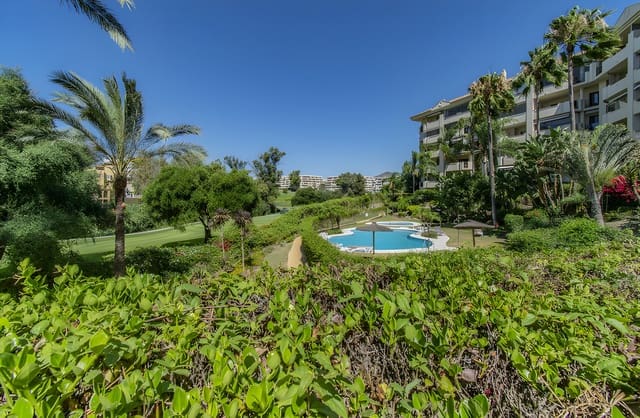 Apartamento de 2 habitaciones en Guadalmina Alta, Marbella en venta con piscina garaje - 435.000 € (Ref: 9048579)