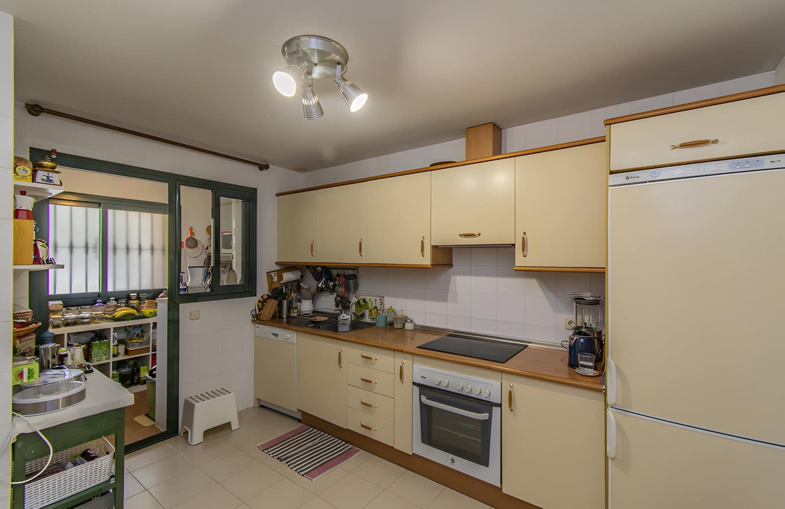 2 soverom Leilighet til salgs i Guadalmina med svømmebasseng garasje - € 435 000 (Ref: 9048579)