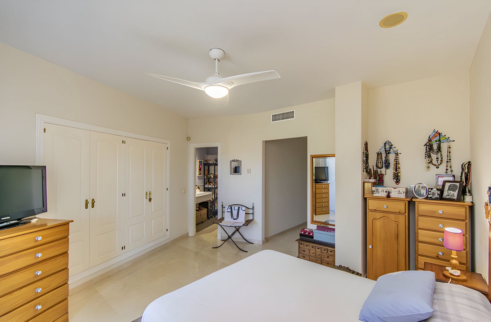 2 soverom Leilighet til salgs i Guadalmina med svømmebasseng garasje - € 435 000 (Ref: 9048579)