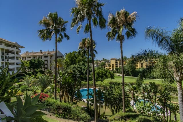 Apartamento de 2 habitaciones en Guadalmina Alta, Marbella en venta con piscina garaje - 435.000 € (Ref: 9048579)