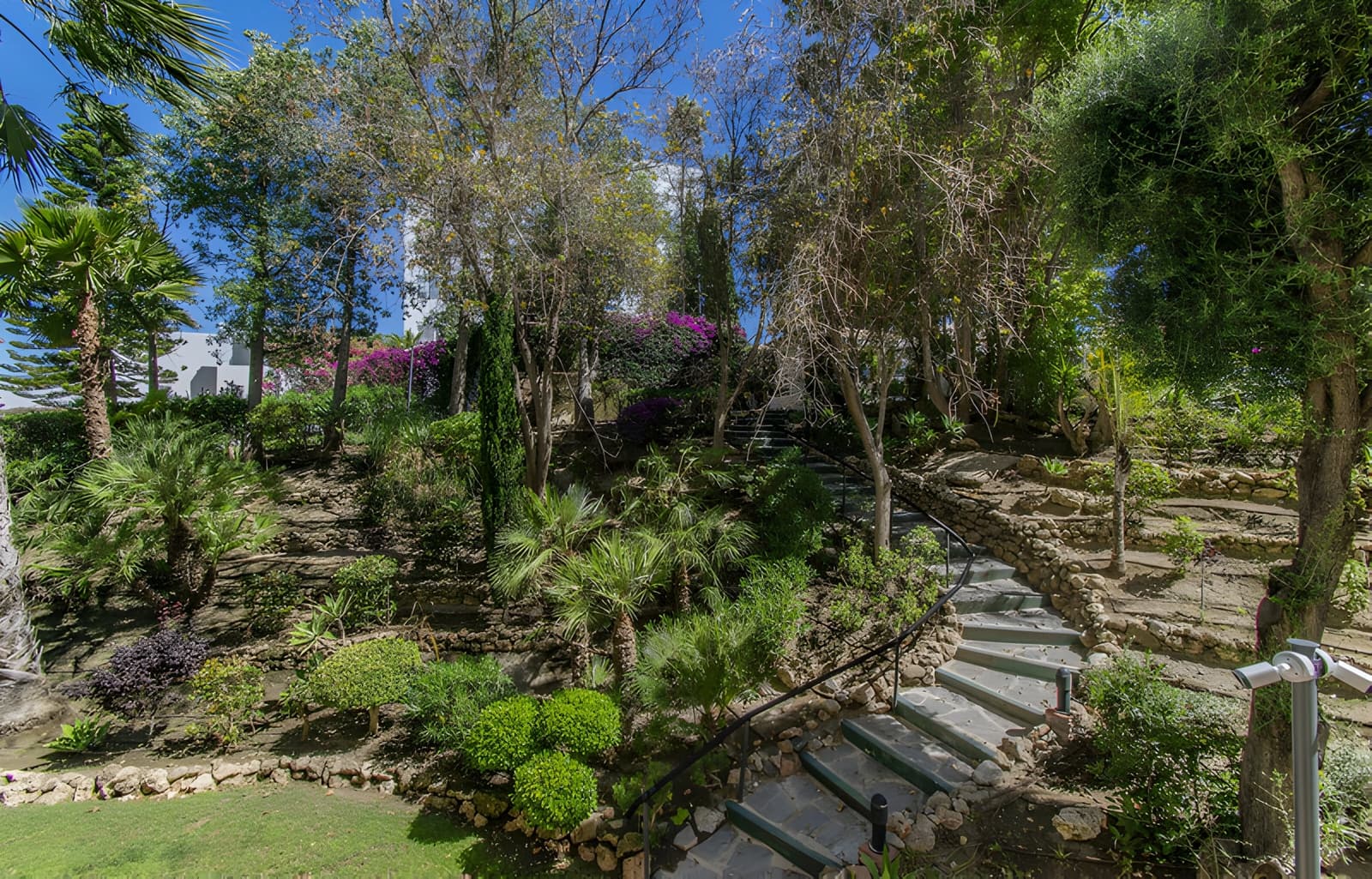 2 soverom Leilighet til salgs i Guadalmina med svømmebasseng garasje - € 435 000 (Ref: 9048579)