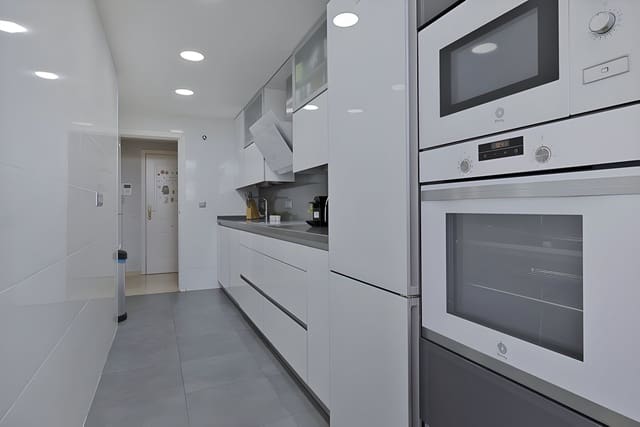 2 makuuhuone Huoneisto myytävänä paikassa Torrequebrada, Benalmádena mukana uima-altaan 
autotalli - 380 000 € (Ref: 9048580)