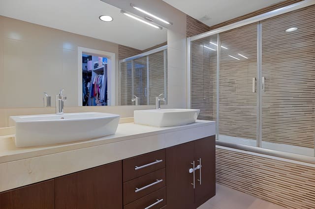 2 makuuhuone Huoneisto myytävänä paikassa Torrequebrada, Benalmádena mukana uima-altaan 
autotalli - 380 000 € (Ref: 9048580)