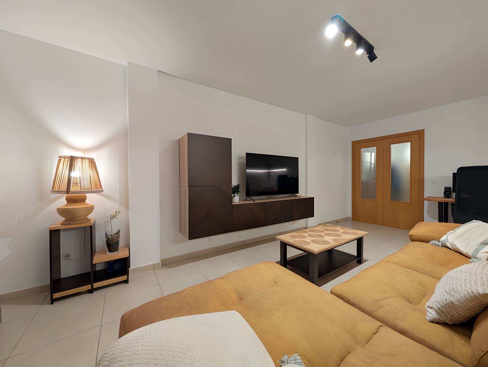 3 bedroom Apartment for sale in Nueva Andalucia with garage - € 375,000 (Ref: 9048582)