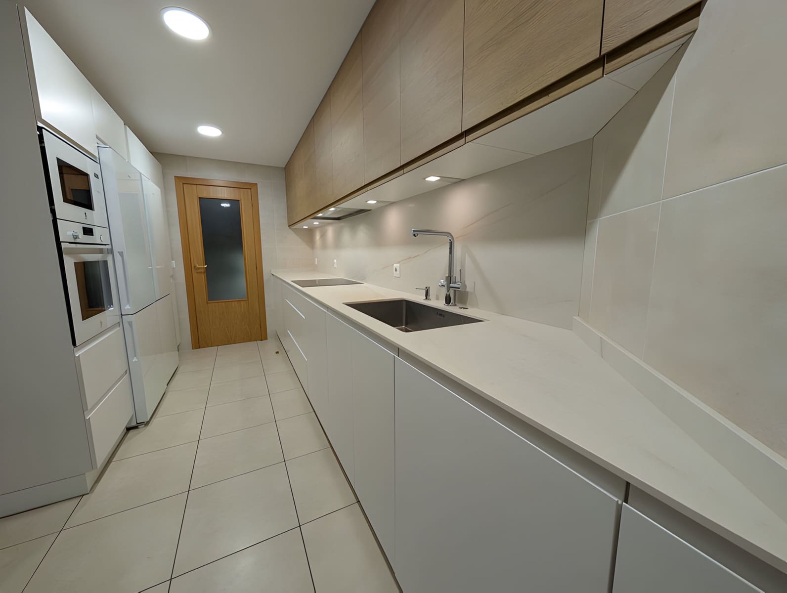 3 bedroom Apartment for sale in Nueva Andalucia with garage - € 375,000 (Ref: 9048582)