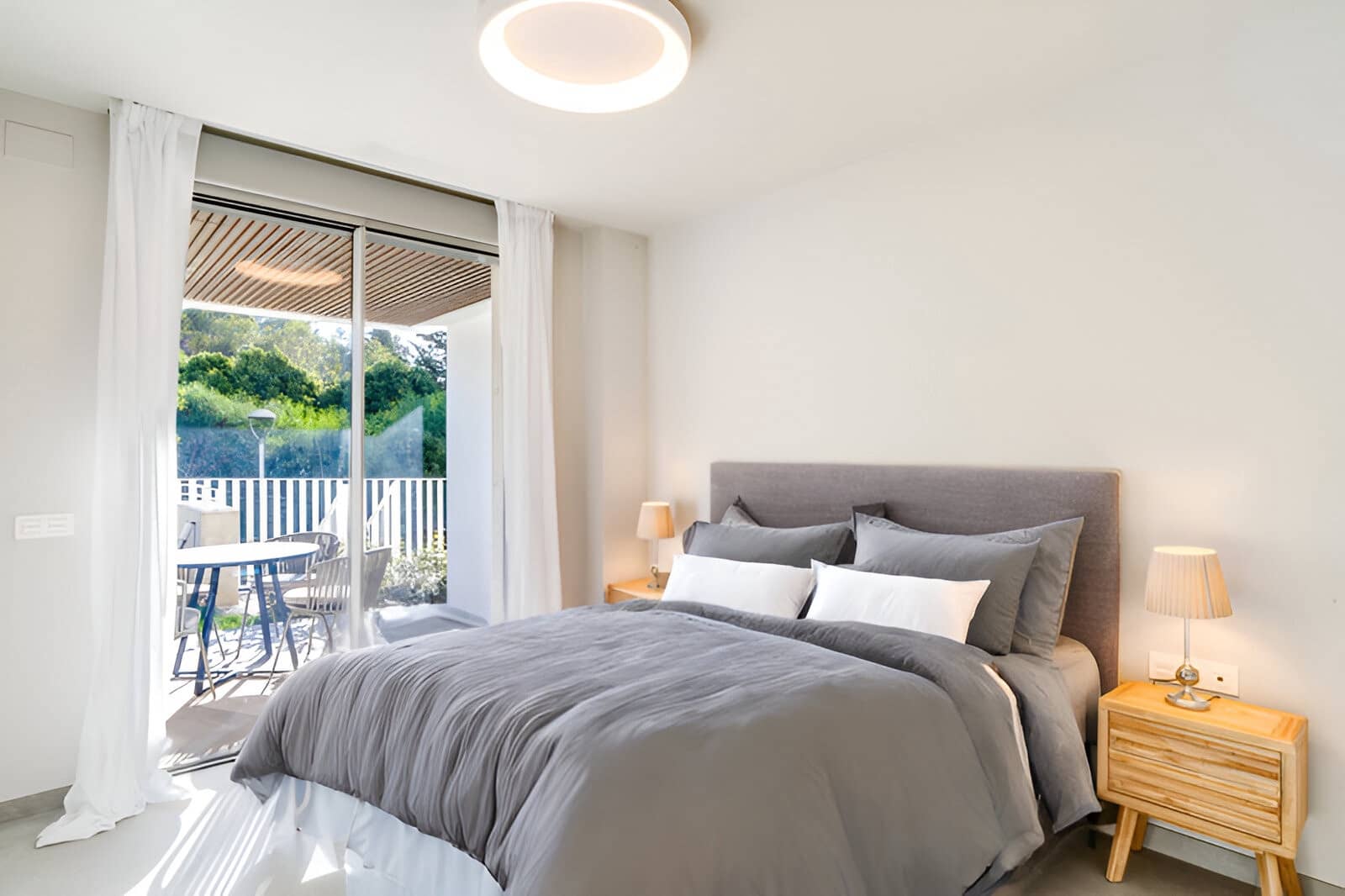 2 bedroom Apartment for sale in Marbella with pool garage - € 597,000 (Ref: 9050858)