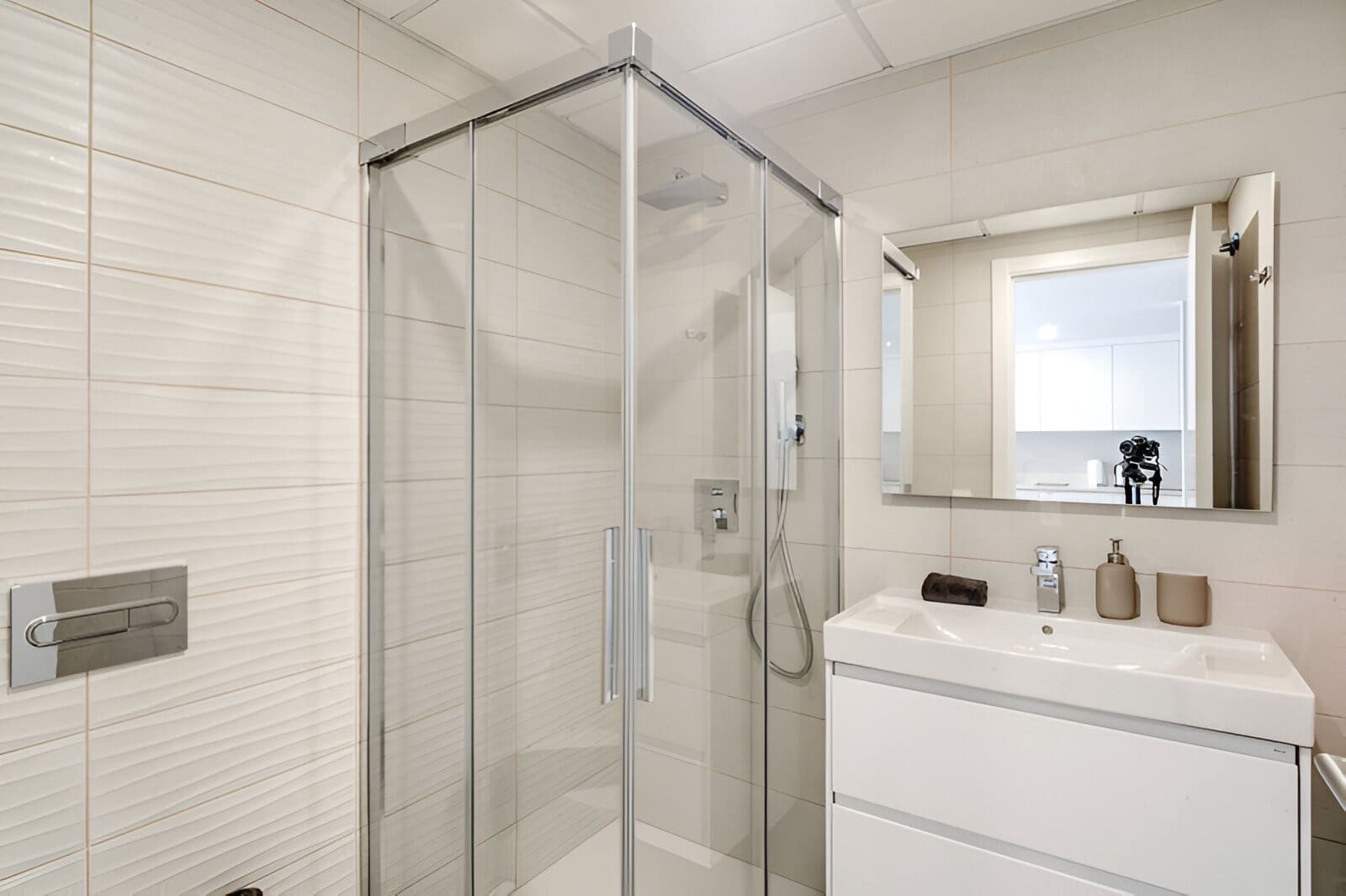 2 bedroom Apartment for sale in Marbella with pool garage - € 597,000 (Ref: 9050858)