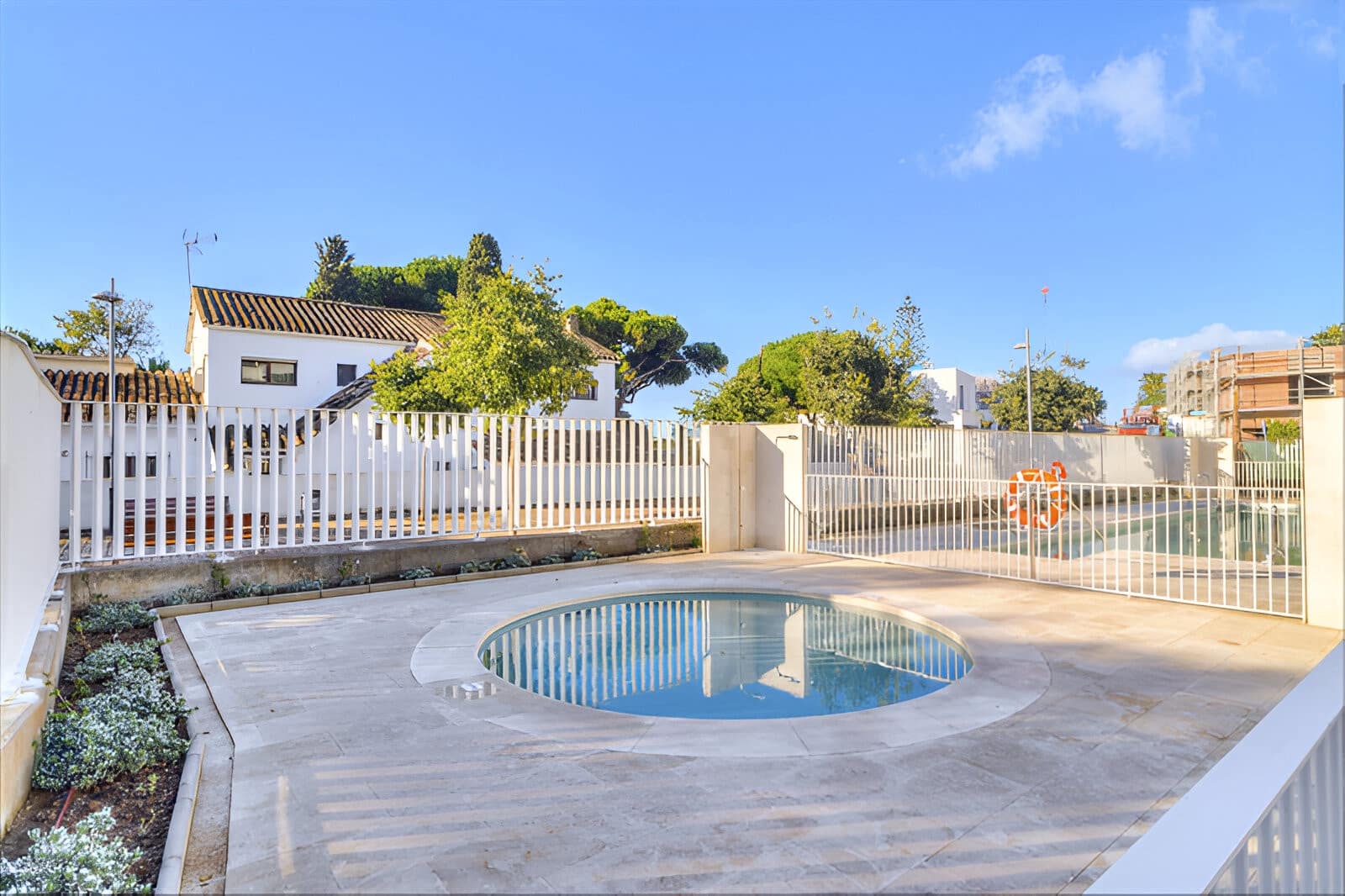 2 bedroom Apartment for sale in Marbella with pool garage - € 597,000 (Ref: 9050858)