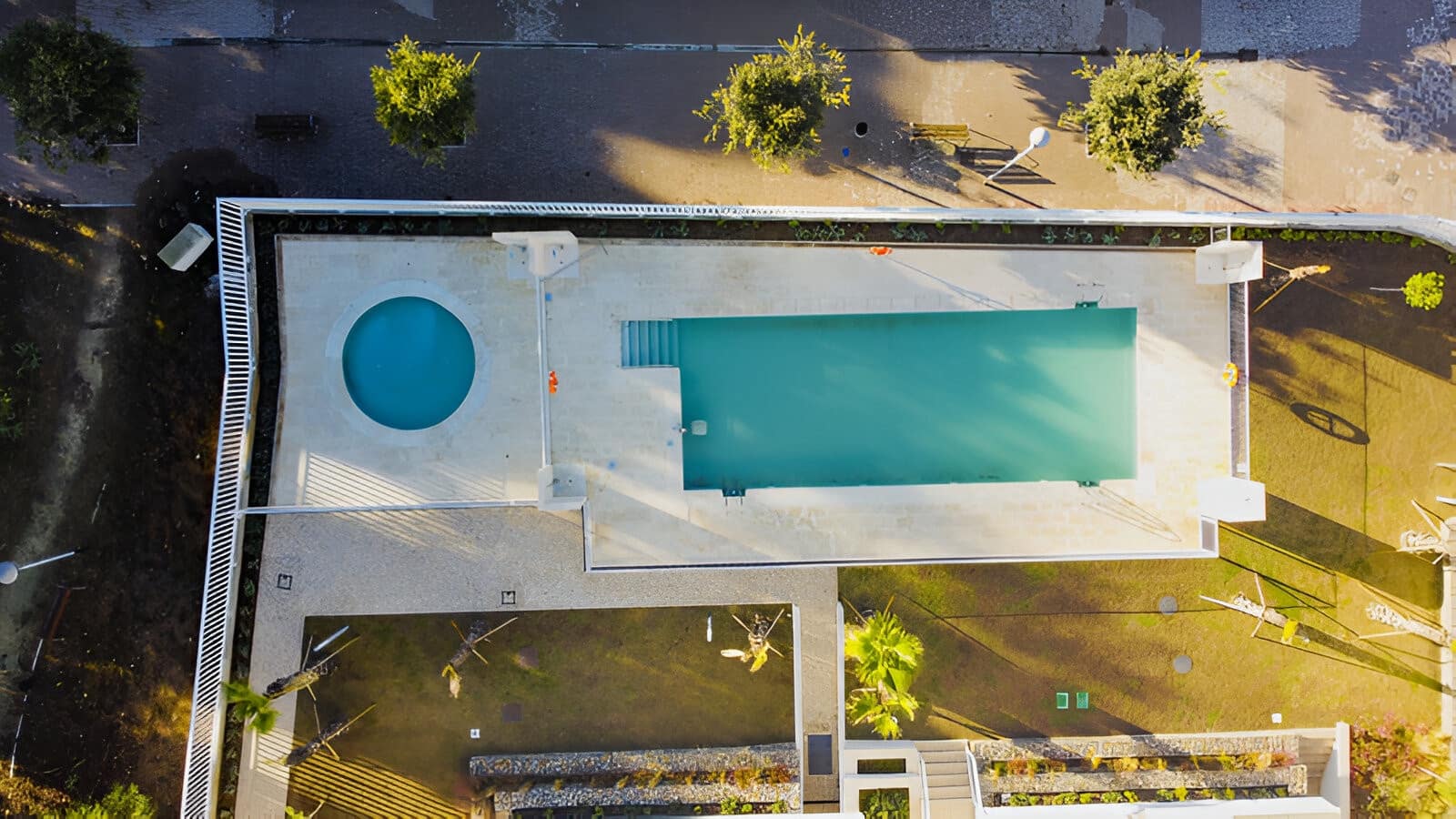 2 bedroom Apartment for sale in Marbella with pool garage - € 597,000 (Ref: 9050858)