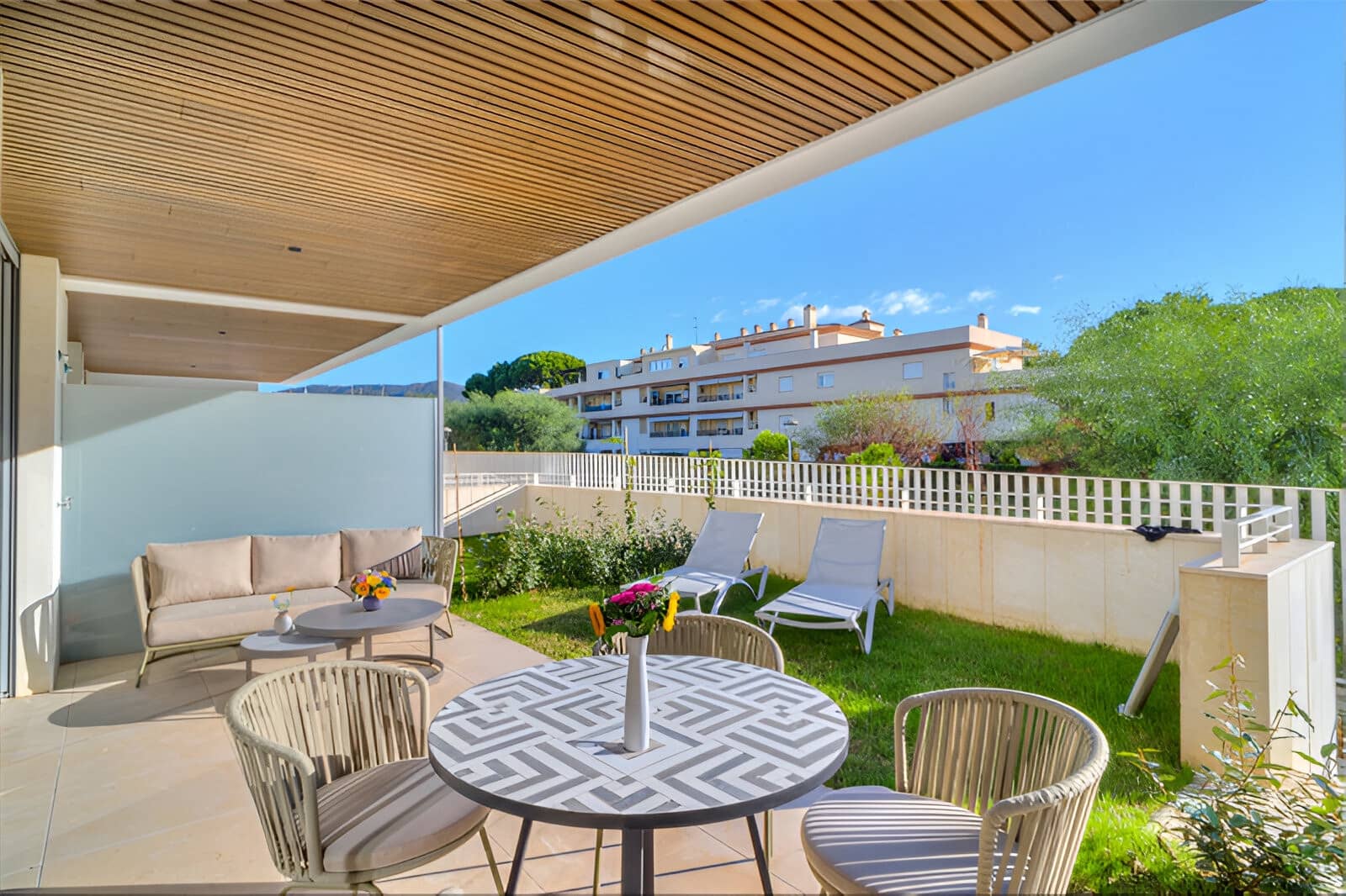 2 bedroom Apartment for sale in Marbella with pool garage - € 597,000 (Ref: 9050858)