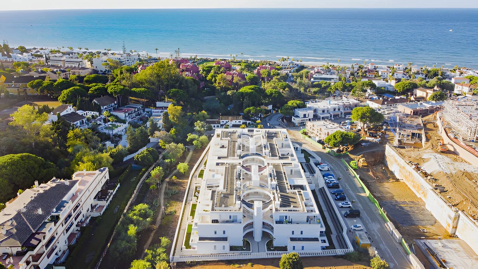 2 bedroom Apartment for sale in Marbella with pool garage - € 597,000 (Ref: 9050858)