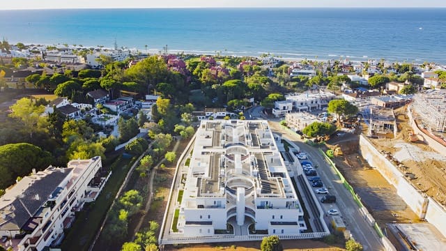 2 bedroom Apartment for sale in Marbella with pool garage - € 597,000 (Ref: 9050858)